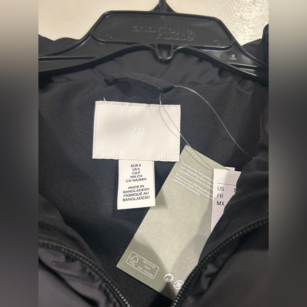 NEW H&M Black Puffer Vest - Picture 2 of 5